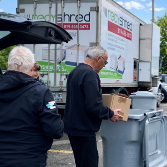 Événement de déchiquetage Recyshred avec le camion mobile